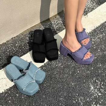 Kadın ayakkabısı Bayan Terlik Kadın Topuklu Kare topuk Platformu 2023 Yüksek Yaz Düz Blok Roma Slaytlar Kumaş PU Kauçuk Pompalar