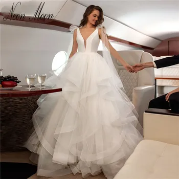 Olağanüstü Katmanlı Derin V Boyun düğün elbisesi Kolsuz Bir Çizgi Basit gelin kıyafeti Aç Geri Seksi Sweep Tren Vestido De Novia