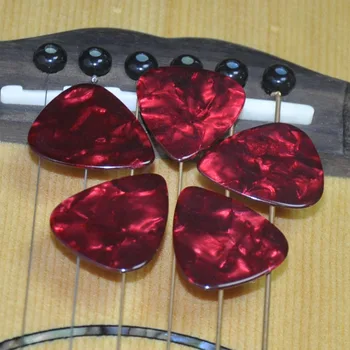 Çok 100 adet Kırmızı İnci Ağır 1.5 mm Selüloit Gitar Seçtikleri Standart Plectra